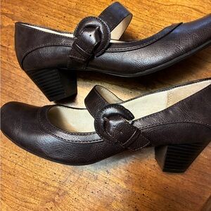 LifeStride Size 8 Classic Mary Jane Mid Heel Pumps in Dark Brown